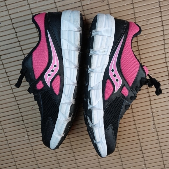 Saucony "Vortex" women's red black athletic shoe sz EU 38, US 7.5, US Youth 6. 3 - Picture 5 of 9